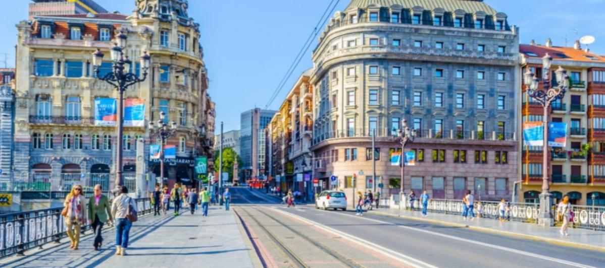 A 5 Minutos Andando Del Casco Viejo, Ayuntamiento, Plaza Circular Y Gran Via De Bilbao Y Proximo A Las 2 Lineas De Metro Exterior photo