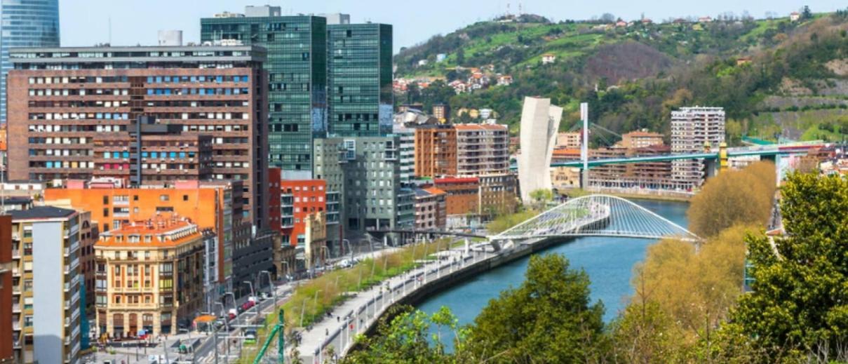 A 5 Minutos Andando Del Casco Viejo, Ayuntamiento, Plaza Circular Y Gran Via De Bilbao Y Proximo A Las 2 Lineas De Metro Exterior photo